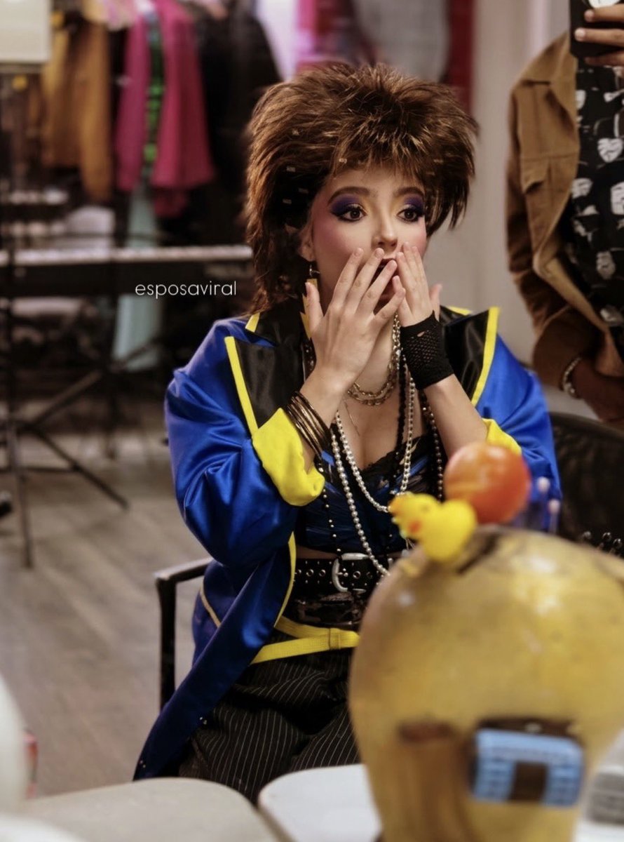 EsposaViral's tweet photo. El pasado 16 de Octubre del 2025, @elaineharomusic iba a su caracterización oficial como #Yurilaine de @Oficialmentiras 🥺💙
Hoy en día es parte del elenco de “La Gira” y presentaciones en Teatro Aldama, sin duda un logro más de éxitos ✨
#ElaineHaro #MentirasElMusical https://t.co/FtJkXDQSr4