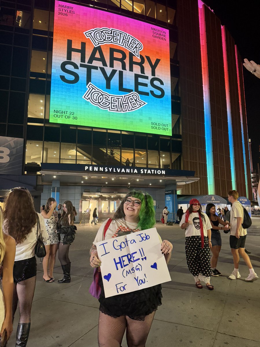 EverSinceNuYork's tweet photo. It’s my last show in the pit tonight!! I’m not clocking into work tonight at the Garden, but I would love to clock in as photographer, occasionally @HSHQ https://t.co/wHn2VWXcsZ