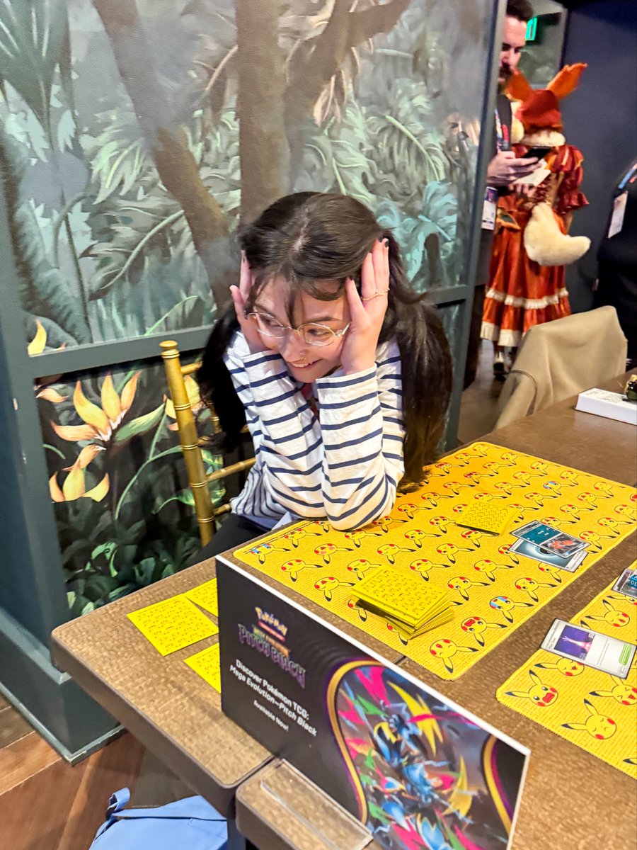 Its_Bootz's tweet photo. “Ooo yippee TCG looks fun! Let’s try!”
*5 minutes later* https://t.co/hsPET56iH5