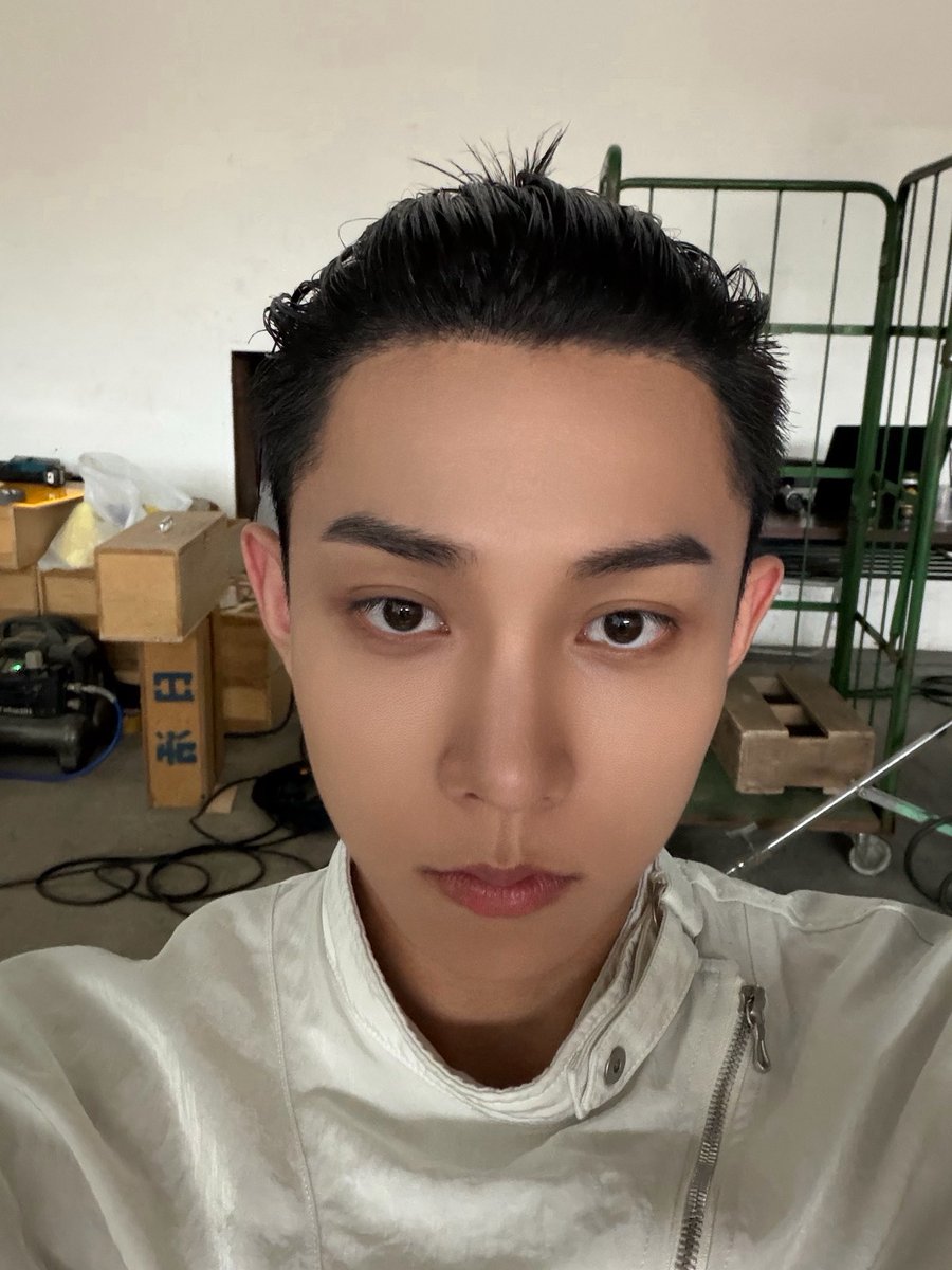 terjemahinRYUL's tweet photo. 261022 💬 weverse post
LNGSHOT Masterpiece🌌
Mohon dukungannya yang banyak buat S.W.I.S.H!!
#률 #RYUL #롱샷 #LNGSHOT https://t.co/r6AgRol7cX