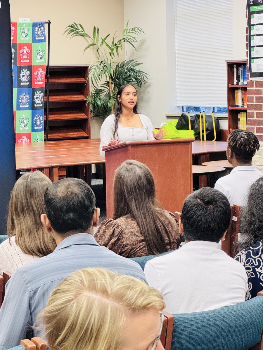 BerryMiller_JH's tweet photo. Today we welcomed home #BobcatAlumni & @DawsonHighSchl Senior Nessie James as our Circle of Champion #Keynote speaker. Thank you, Nessie for inspiring our newest members & encouraging them to give their very best!❤️💙🐾🏆 #BeTheStandard #BuildPearlandProud https://t.co/sHP6vUjOPM