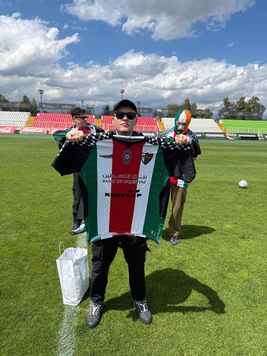 KNEECAPCEOL's tweet photo. Free Palestine
Fuck Netanyahu 
✊🏼💚🤍🧡🇵🇸 https://t.co/QMDEYtmbvb