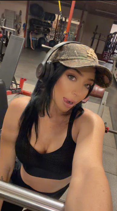 desiwildd's tweet photo. am i cute?? https://t.co/05DnseZV5J