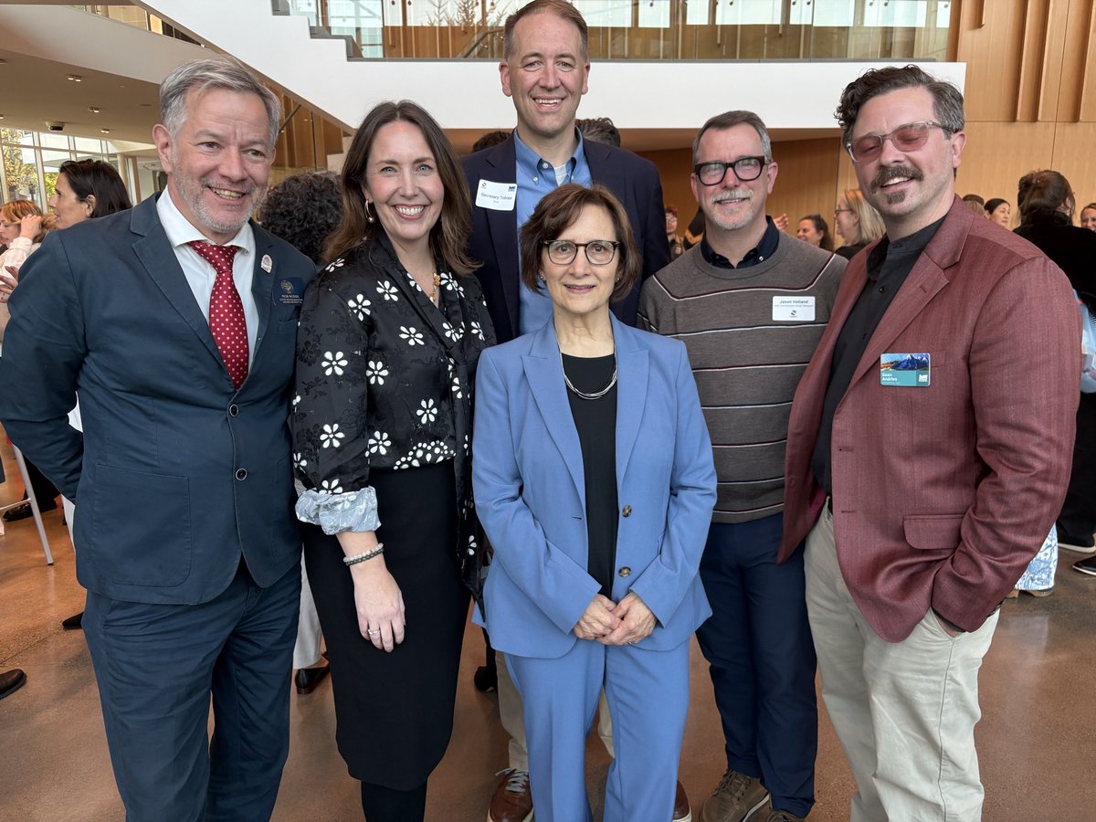 RepBonamici's tweet photo. Arts and culture are important to communities, democracy, the economy, and our future.
The arts are healing, and especially important in these uncertain times. Thank you to arts leaders of NW Oregon, including the Oregon Arts Commission and Oregon Cultural Trust, for a wonderful event.