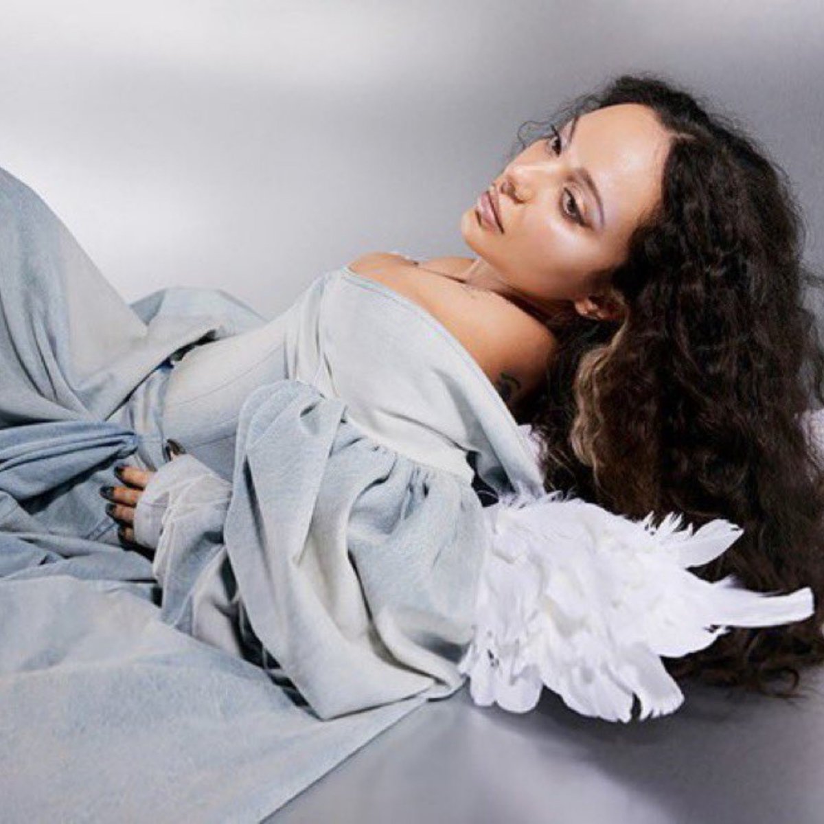 nglfmydrms's tweet photo. Please change the album cover of the 'Angel of My Dreams' EP to one of these photos. PLEASE, PLEASE, PLEASE MAKE IT LOOK AESTHETIC.

@jadethirlwall @thejaderoom_ @RCALabelGroupUK @RCARecords https://t.co/QSHcmSZ3jE