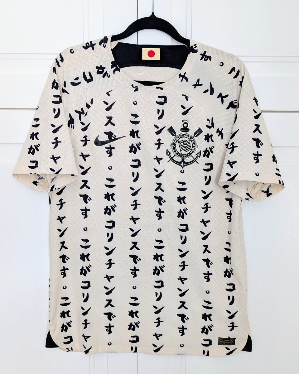 polyester_fever's tweet photo. 🚨New Delivery🚨

Thanks to @thekitsbaia I now have the player spec version of one of the best modern shirt out there. The stupendous Corinthians 22/23 Special Edition shirt to commemorate the 10th anniversary of their Club World Cup win in 2012 held in Japan. Complete with one of the best namesets out there, check out the details on those numbers. Love how even the names got the Japanese treatment, Roger Guedes by the way.