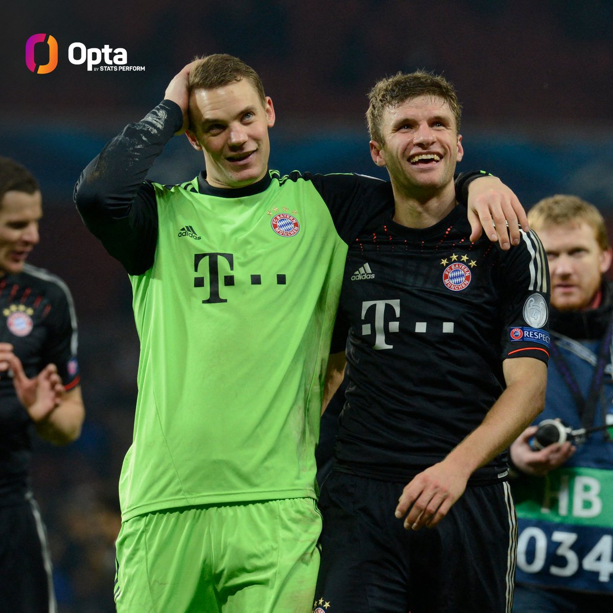 OptaFranz's tweet photo. 163 – Manuel Neuer kommt zu seinem 163. Champions-League-Einsatz und zieht damit mit Lionel Messi und Thomas Müller als Spieler mit den drittmeisten CL-Einsätzen gleich (C. Ronaldo 183, Casillas 177). Er ist somit auch der Deutsche mit den geteilt meisten CL-Einsätzen (mit Müller).

Legende. @FCBayern