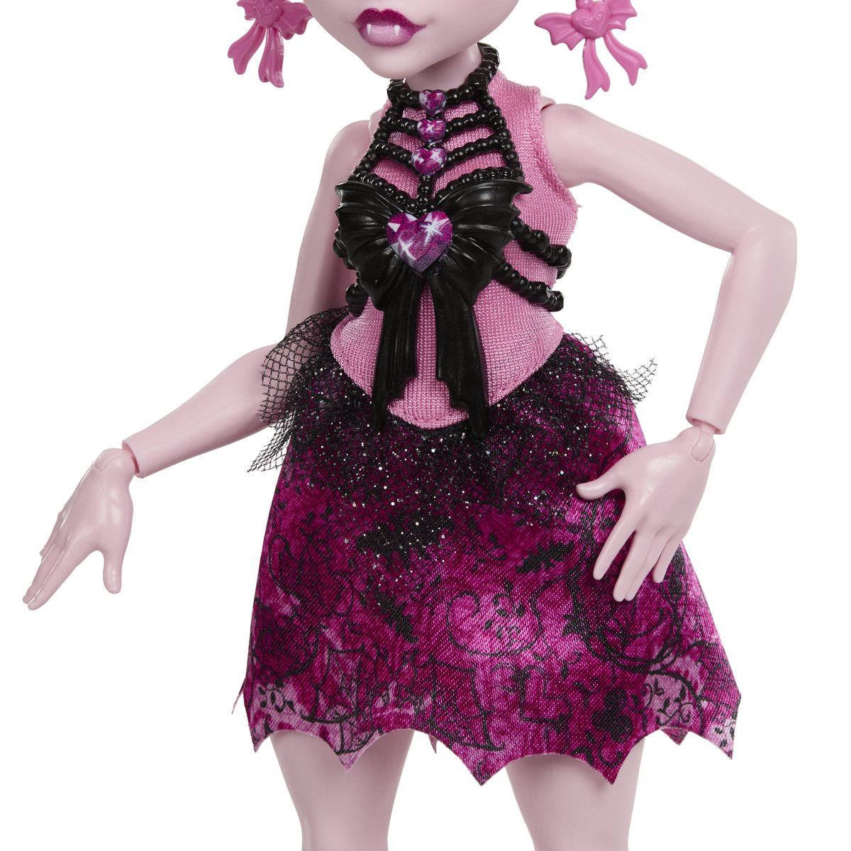 dollpromobr's tweet photo. ALGUEM PARA ELA 🦇
Para lançamento na América Latina, Draculaura se junta a linha “Haunted Dance Recital” excluindo Lagoona e Twyla da coleção. 

A coleção foi lançada anteriormente como a terceira Wave das Burried Secret e chegará em breve ao mercado latino com três personagens. 

📸 by @Buhtim_tg
