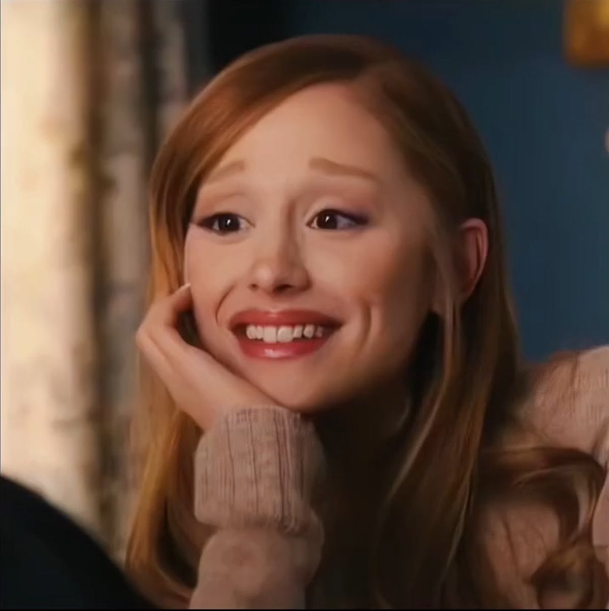arianagrandebr's tweet photo. A MAIOR! John Hamburg, diretor de “Entrando Numa Grande Fria”, disse que não consegue acreditar que Ariana Grande tenha feito tão poucos filmes e a descreveu como “o sonho de qualquer cineasta”. https://t.co/XkePivuf6V