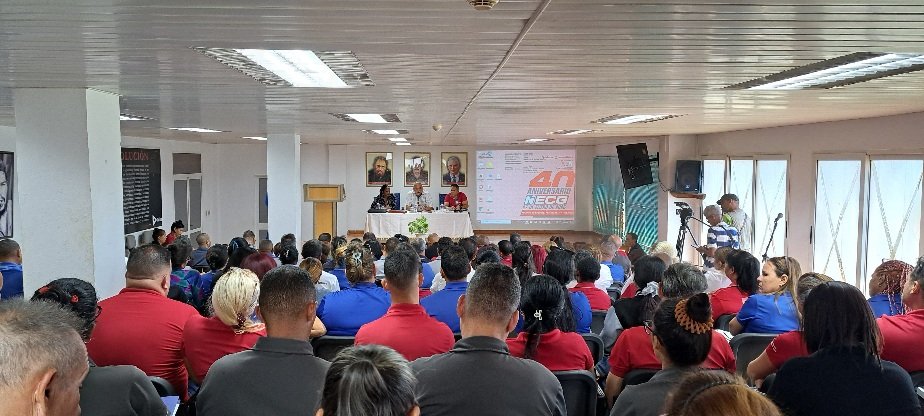 EnergiaMinasCub's tweet photo. Para el Grupo Empresarial Cubaníquel las transformaciones son oportunidades para aumentar y diversificar empleos, disminuir fluctuación laboral y mejorar las condiciones de vida de una población muy afectada por el bloqueo y el cerco energético.
Aquí se demuestra que 
Si Se Puede https://t.co/alvcdSTcrL