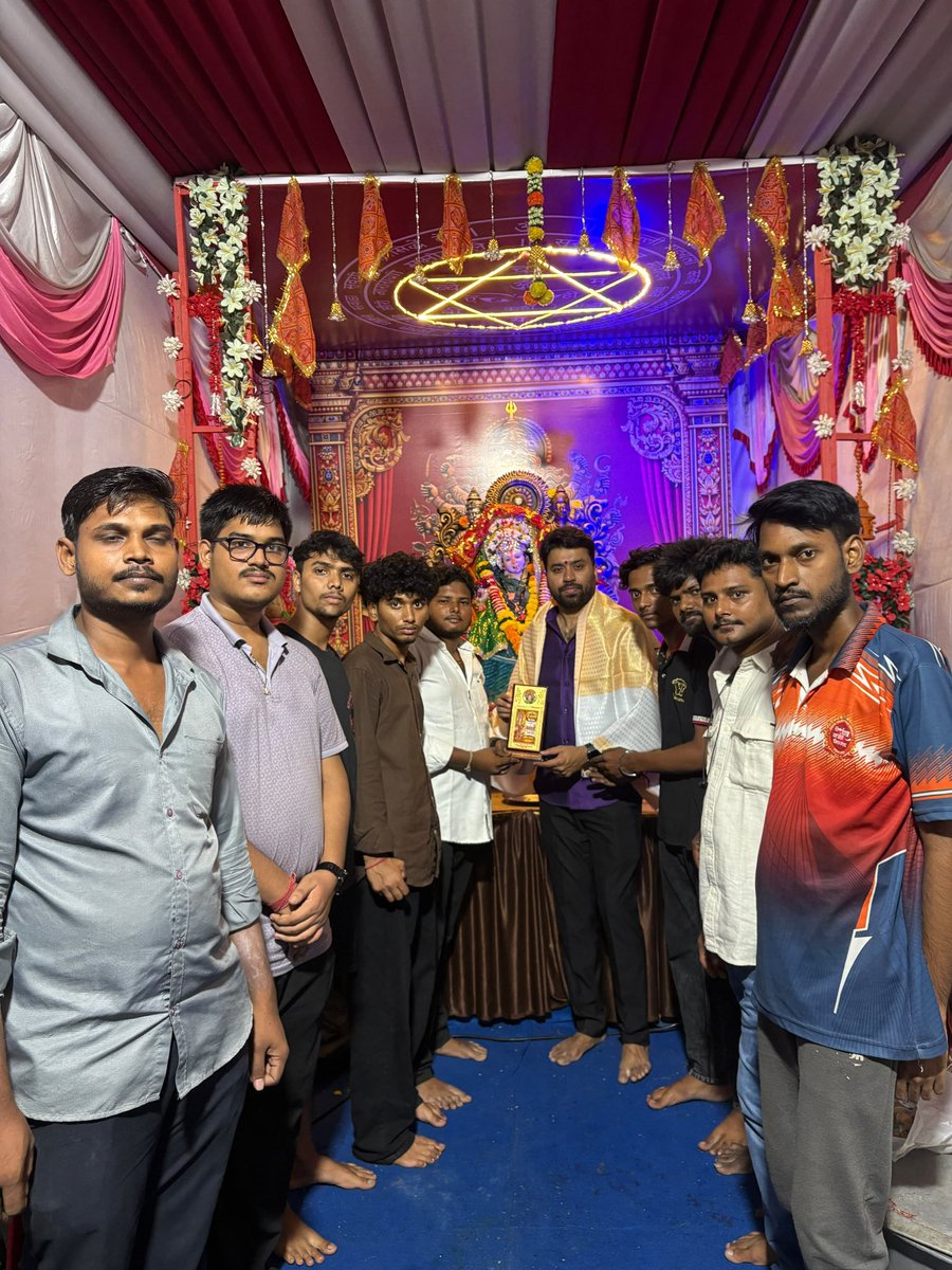 AdvVickyPatil1's tweet photo. 📍नळपाडा-धर्मवीर नगर, ठाणे 

नवरात्रीच्या पावन पर्वा निमित्ताने विभागातील विविध मंडळांना भेट देत अंबे मातेचे मंगलमय दर्शन घेतले. यावेळी मंडळांच्या वतीने आयोजित विविध कार्यक्रमात सहभाग देखील घेतला.  

#NavratriCelebration #navratri #jaimatadi #advvickypatil #skpatilfoundation https://t.co/34Q3Tw5Eq2