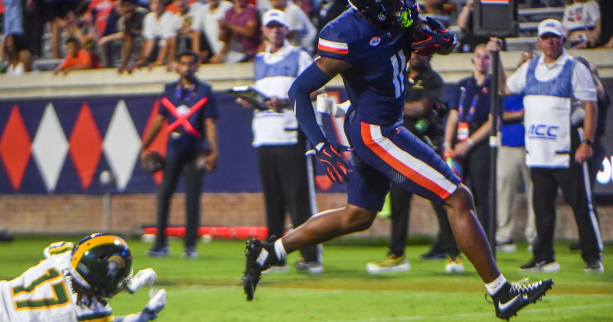 DailyProgress's tweet photo. Second-year Virginia football wide receiver Isaiah Robinson sees every chance as, "a lesson or a blessing" and he's learning through his increased playing time.  ➡️ Find link to story in bio https://t.co/hremd05WqO