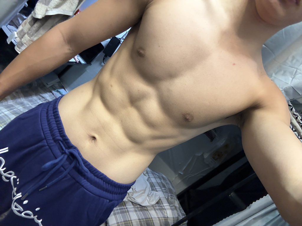 Zyzy3y's tweet photo. @islecay 哈喽ip河北我目前大学本科在读体育生  身高185体重145薄肌身材平常爱打篮球 爱爱抽象好相处情绪稳定 缺点和女孩子接触的比较少 https://t.co/Jht3xRCCFC