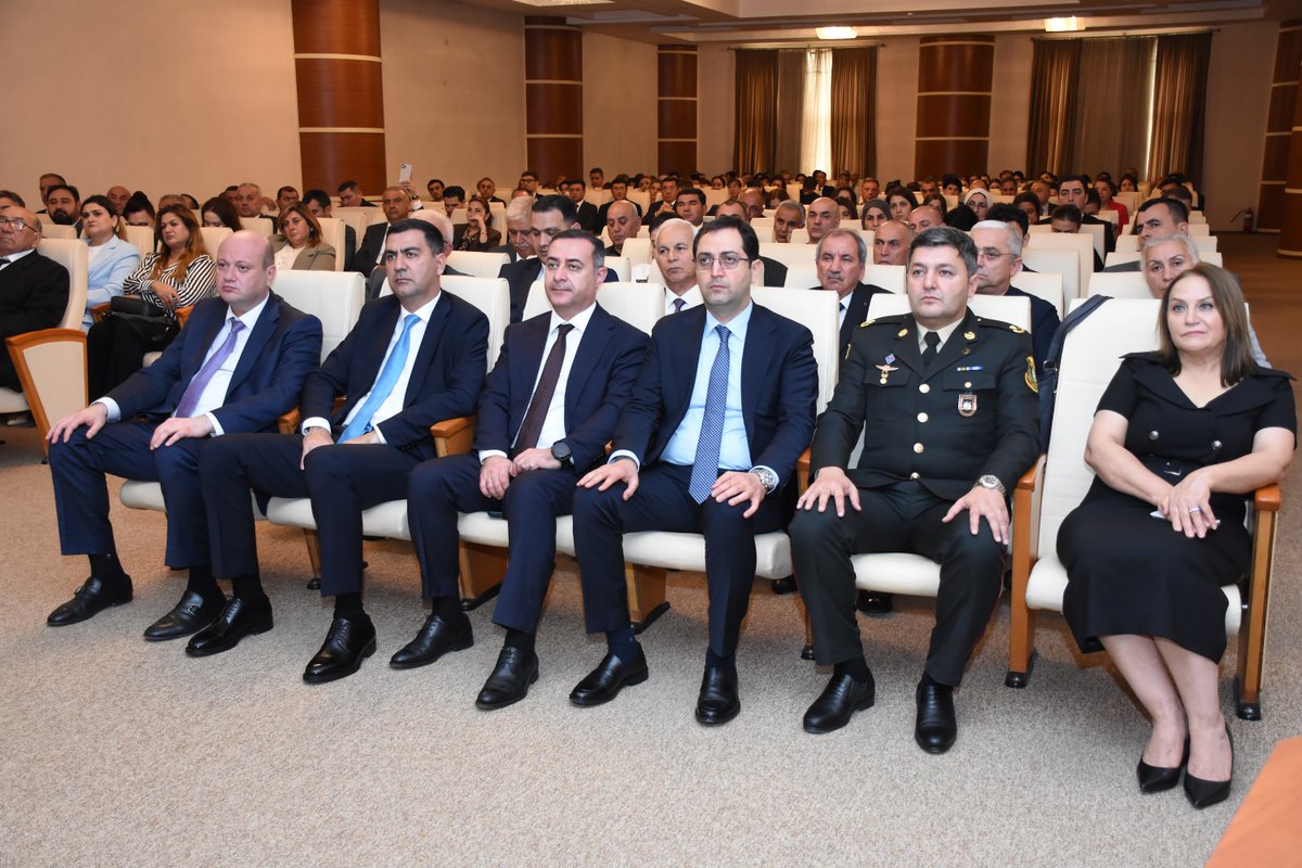 Qaradaghrih's tweet photo. Qaradağ rayonunda Prezident İlham Əliyevin Yeni Azərbaycan Partiyasının VIII Qurultayındakı çıxışından irəli gələn vəzifələrə həsr olunmuş müşavirə keçirilib. https://t.co/musO3LefFr