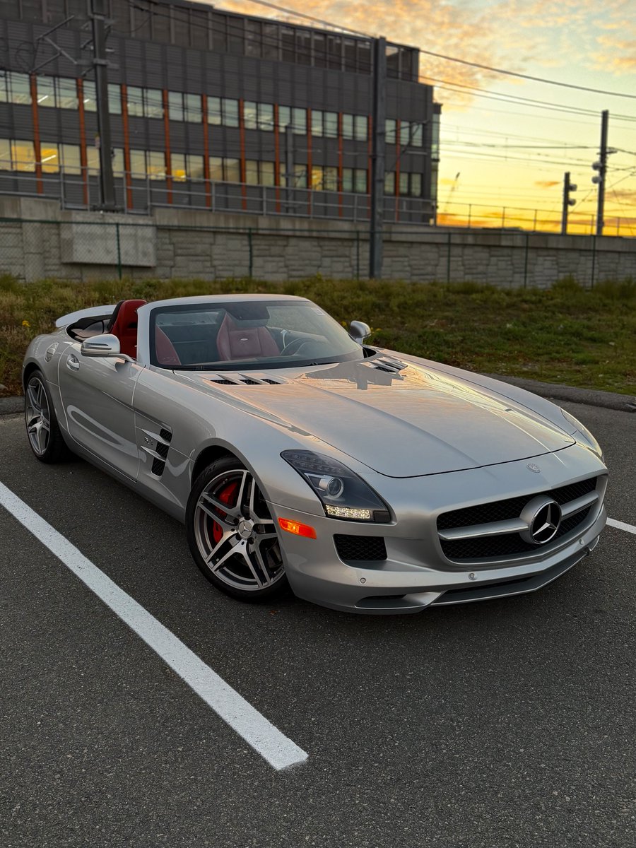 MBofBoston's tweet photo. Golden hour looks good on this 2012 #SLS #AMG roadster https://t.co/uCCCZGPfmD