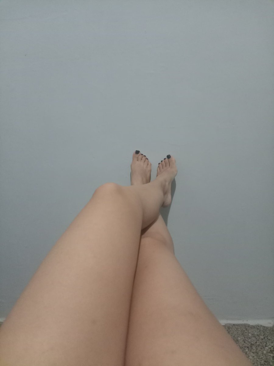 daniptb1998's tweet photo. Envía al priv si quieres ver más, amor #feet #feetfetısh #footmodel #paja https://t.co/SrfmhncEAP