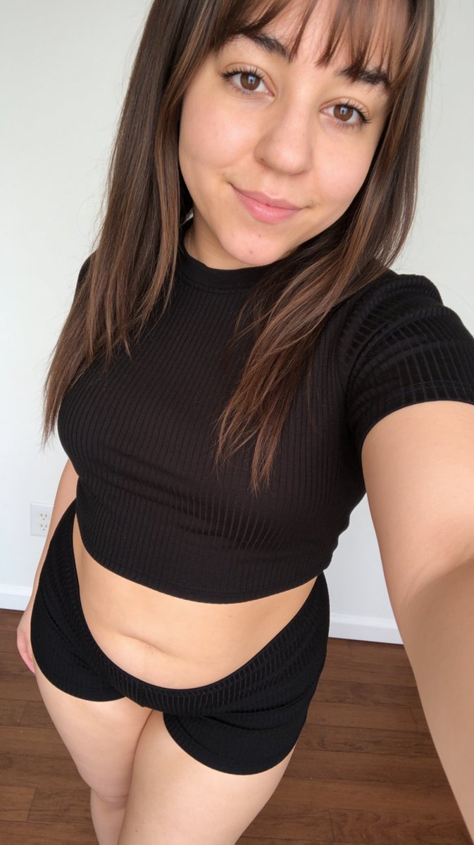 softbrunettie's tweet photo. Too much tummy or just enough? https://t.co/19qlhP4Lf0