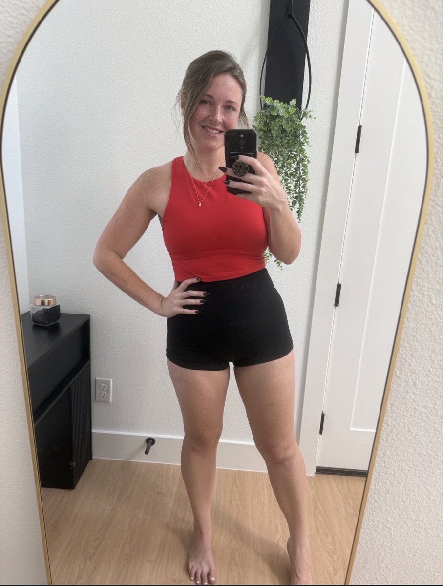 jessrose211's tweet photo. Time for a little midday yoga session to break up my day https://t.co/s62i310paY