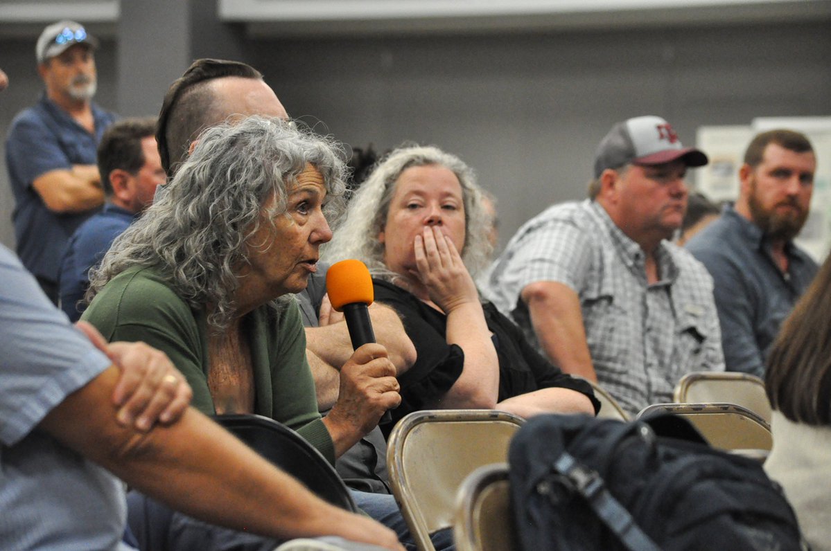 EPAregion6's tweet photo. Community voices are an incredibly important part of the Superfund cleanup process. #EPARegion6 was glad to engage with the public about the Alcoa/Lavaca Bay #Superfund site at our recent meeting in Port Lavaca, Texas. 

More about the site at https://t.co/rrtEN7xOYw. https://t.co/foJq1cgkDF