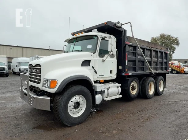 MDTraderdotcom's tweet photo. More trucks that are available at the 17th Annual Fall Auction! Don't miss the chance to place your bids!
📍Windsor Locks, Connecticut
📅October 24, 2026

Browse equipment here ➡️ https://t.co/1ZFhodxHWM

#PlaceYourBids #TruckSales https://t.co/0uOg91C06L