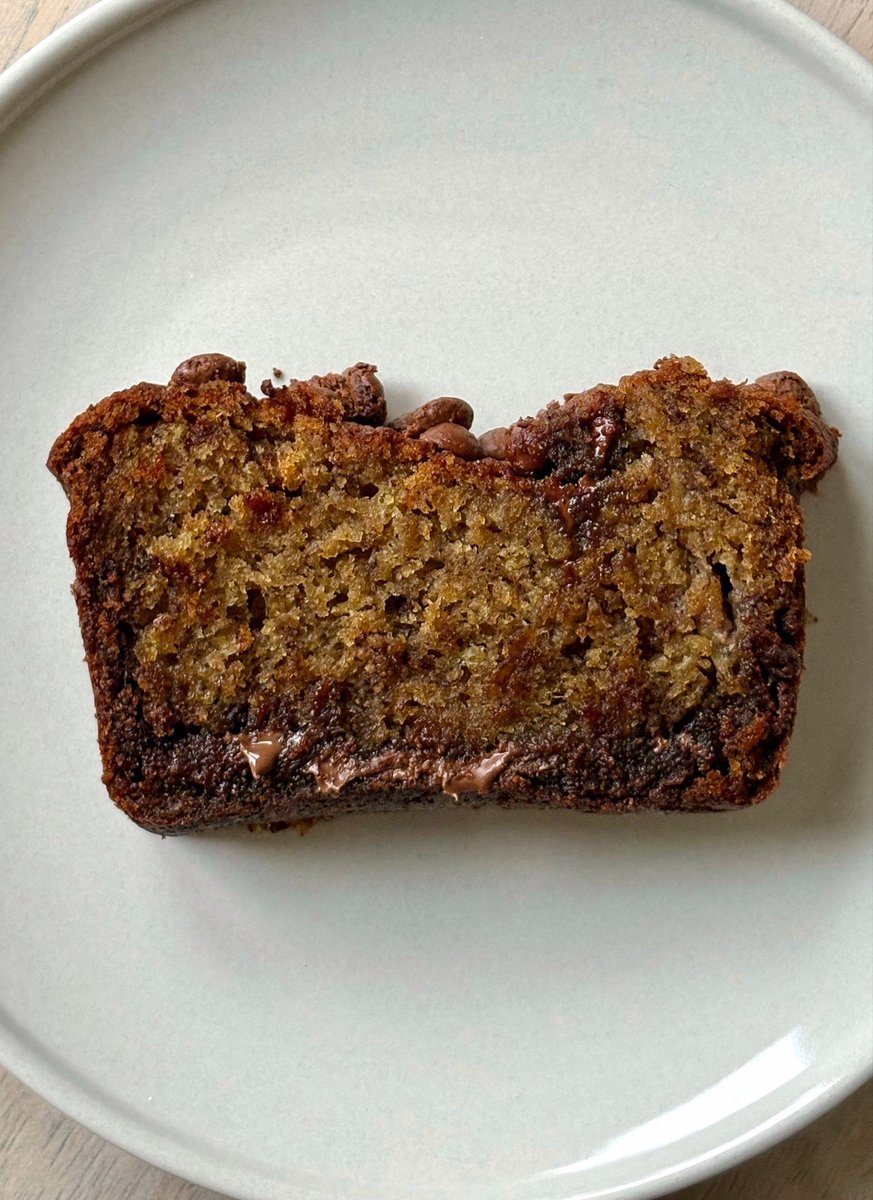 saweeeties's tweet photo. brown butter chai-spiced chocolate chunk banana loaf https://t.co/Q5GtbzOz5r