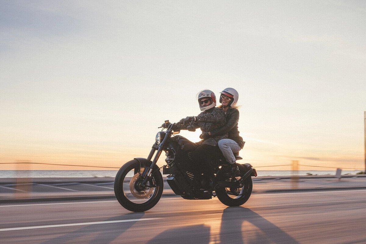 EperformanceAg's tweet photo. 🤫 Lautlos, aber nicht unsichtbar! Die LiveWire S2 Mulholland zieht alle Blicke auf sich – und das ganz ohne Motorenlärm. Stilvoll, agil und mit maximalem Drehmoment ab der ersten Sekunde. 🚀⚡
➡️ Jetzt Probefahrt buchen &amp; den Unterschied spüren! 🔗 https://t.co/6ZWltKuusd https://t.co/SmzIdDsrR6