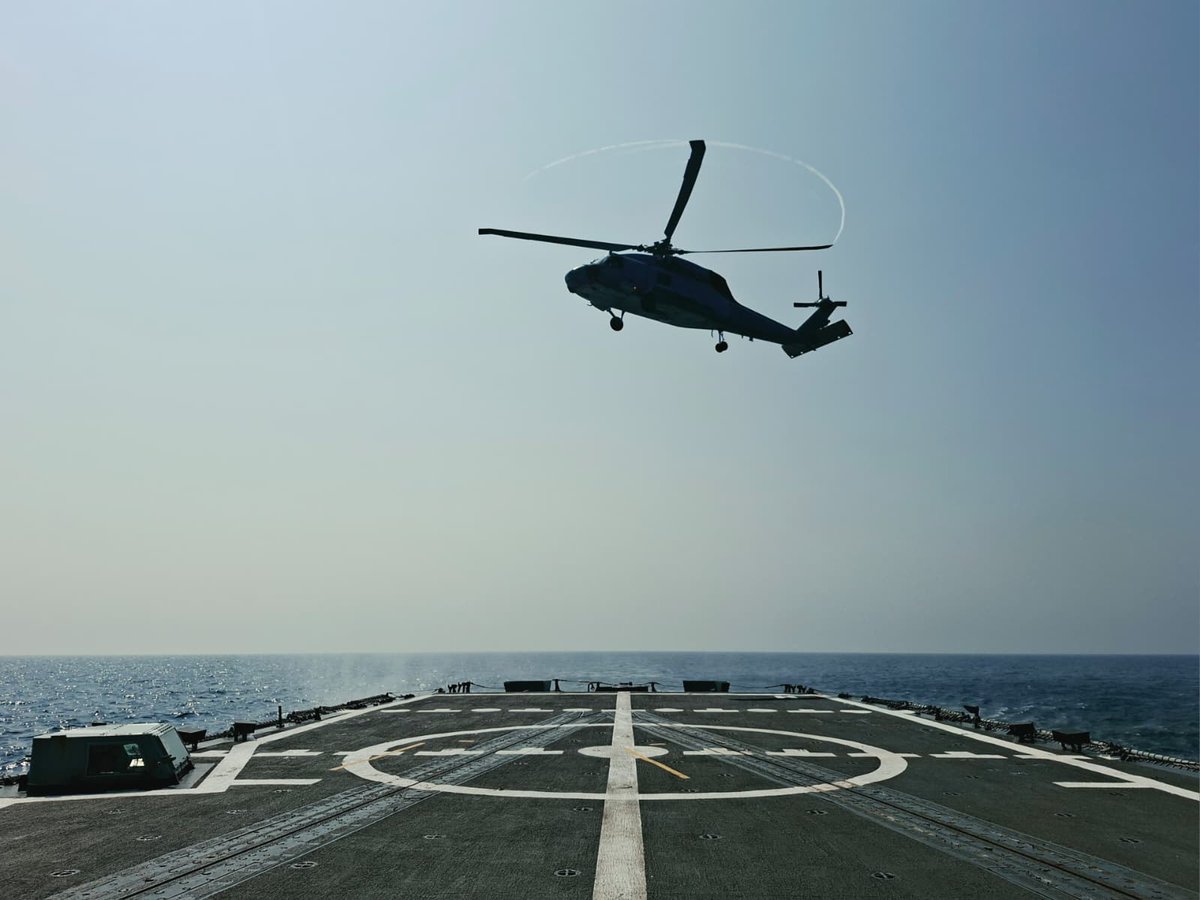 EUNAVFOR's tweet photo. Operation ATALANTA continues providing maritime security in the Indian Ocean.

Training of the different assets remains of the utmost importance to be ready when it is required, reinforcing readiness and operational capabilities.
 
In the 📷, Helicopter and UAV operations. https://t.co/fpd5yxZKe7