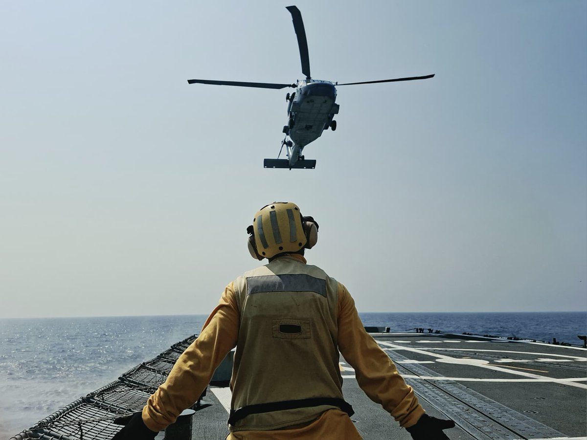 EUNAVFOR's tweet photo. Operation ATALANTA continues providing maritime security in the Indian Ocean.

Training of the different assets remains of the utmost importance to be ready when it is required, reinforcing readiness and operational capabilities.
 
In the 📷, Helicopter and UAV operations. https://t.co/fpd5yxZKe7