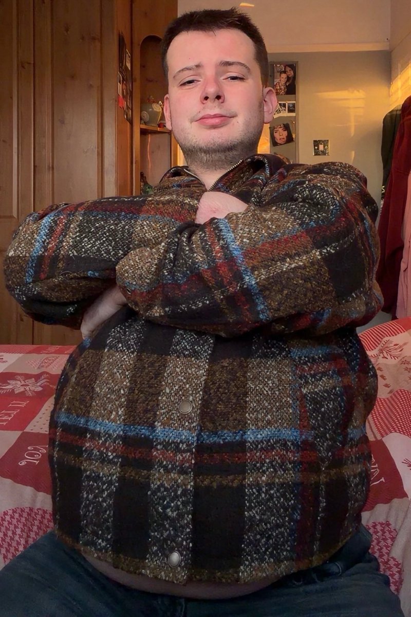 Hanselblimp's tweet photo. I promise I’m not smuggling a balloon, my fat clothes are just immensely tight now 😈🐷🫃🏻 https://t.co/ew4DbYoGNa