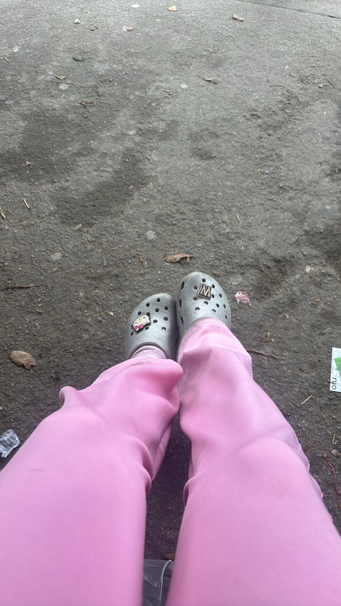 adicaodedanos's tweet photo. comprando mais peças de roupa cor de rosa https://t.co/Tp4JINLndV