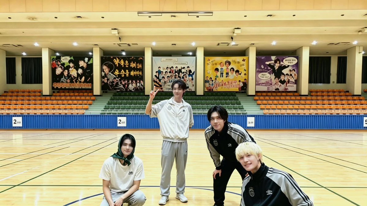 stoptherainee's tweet photo. #redforwayv https://t.co/Z9jmgkWan3