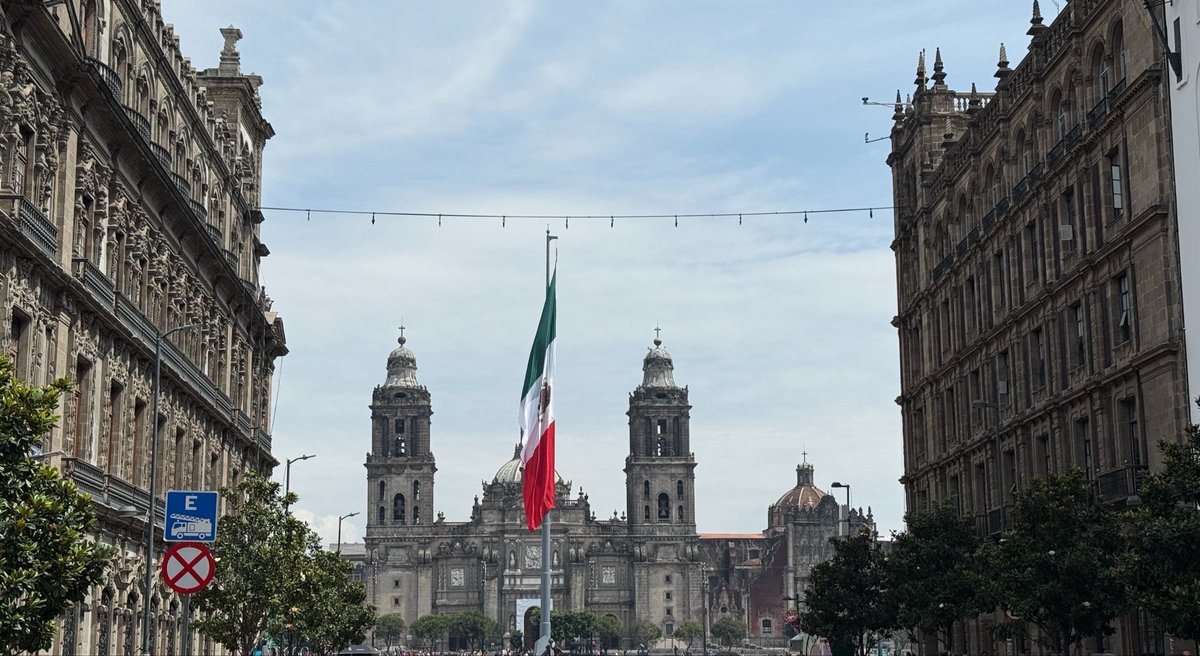 EvelynSalgadoP's tweet photo. ¡Estamos en la Ciudad de México! 🇲🇽 Hoy tendremos reuniones de trabajo con nuestra presidenta, @Claudiashein, y con mis compañeras gobernadoras y compañeros gobernadores.

Les estaré compartiendo más detalles de nuestra agenda. ¡Estén pendientes de nuestras redes! 📲 https://t.co/vTZW3Cxogt