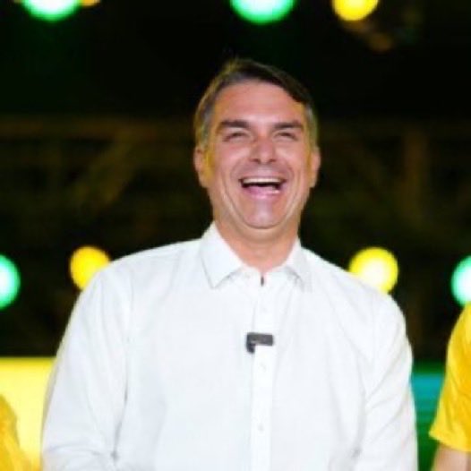 NewsLiberdade's tweet photo. 🚨URGENTE - Após Flávio Bolsonaro condicionar a abertura de seu sigilo a quebra de sigilo de Lulinha, Instituto Lula e pessoas próximas ao Lula, campanha petista pretende dobrar a aposta e pedir a quebra de sigilo do fundo HavenGate, do Queiroz e pessoas próximas a Flávio https://t.co/Hw3ScEdrie