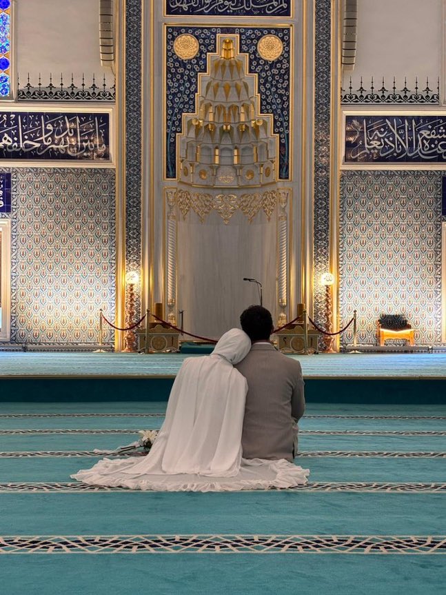 bisiyokdaa's tweet photo. sarışın esmeri herkes ister.
ben Allah’ın emriyle gözü bende 
gönlü Allah’ta olanı isterim. https://t.co/Oaa0TqKsrJ