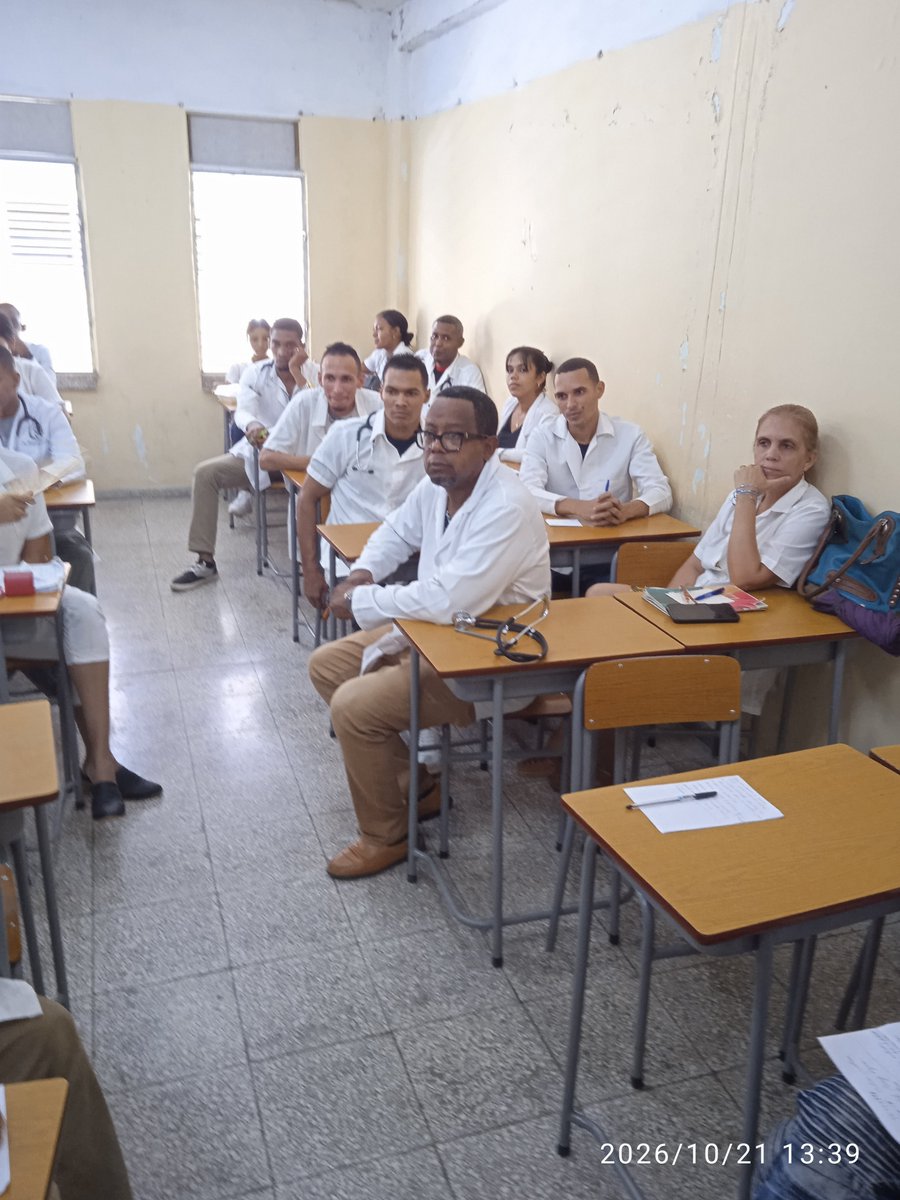 PlutinRoman's tweet photo. En el servicio de medicina interna del Hospital Agostinho Neto de Guantánamo se realiza discusión colectiva de un  paciente complejo; la inteligencia colectiva en función de mejorar la calidad de la atención a los pacientes. https://t.co/PvlfsbAEPS