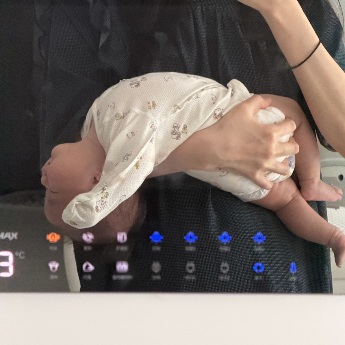 Cuddleecute's tweet photo. Who needs a crib when mom’s lap is the comfiest spot in the house? 🥹❤️ https://t.co/qlDYrTPs5H