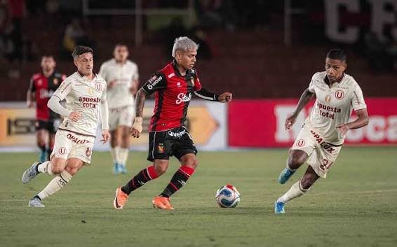charlatacticape's tweet photo. Nelson Cabanillas: "En la U no me quisieron y no me lo dijeron de frente. A los dos días que salí, anunciaron Paolo Reyna, y eso no es de un día para otro. Me dolió, no me sentí valorado, me había ganado un lugar. Cuando jugué ante la U quise demostrar el jugador que perdieron". https://t.co/CNazn4RnFq
