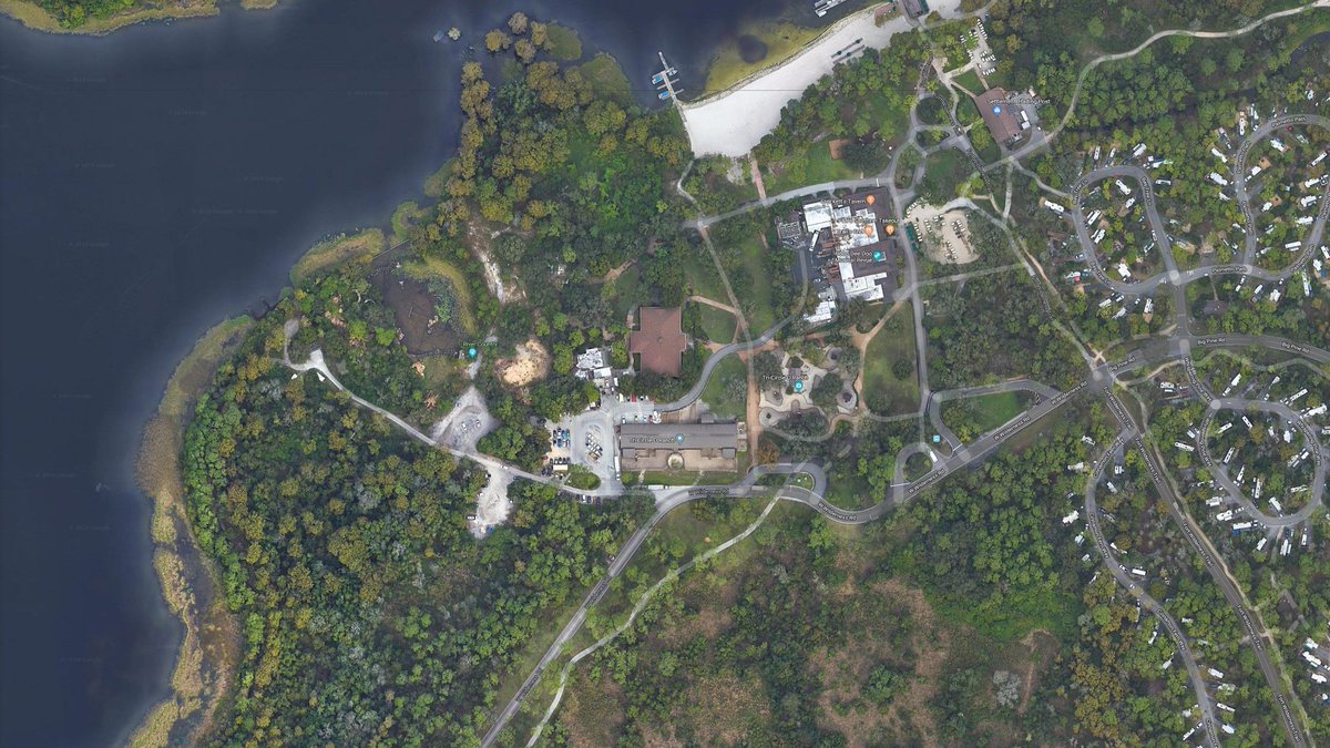 bioreconstruct's tweet photo. @DoleIV @lonosrevenge Likely the land was too low, too close to water table, for development. Consider if Bay Lake flooded. Land might also have been uneven. Utilities like drainage needed to be buried. 2019 aerial and early Google Maps here https://t.co/JFzLjjybyW