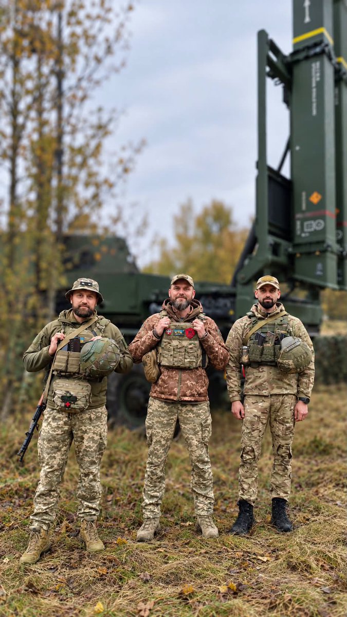 BrinkWire1's tweet photo. 🚨 From web developer to Ukraine’s air defender!

Denys commanded a Raven platoon that downed 50+ aerial targets, mostly Shahed and recon drones. With IRIS-T, his crew shot down 3 cruise missiles and 5 attack drones on their first night. The unit’s tally now exceeds 50. 🇺🇦 https://t.co/CZQuj7vxmA
