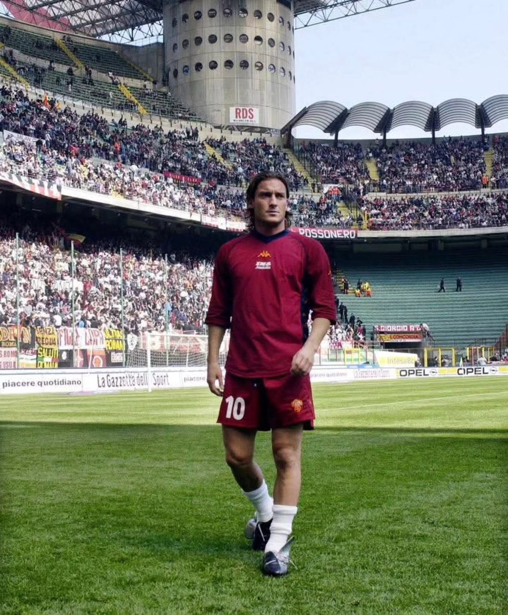 90sfootball's tweet photo. Francesco Totti ✨ https://t.co/QzRSaxC57V