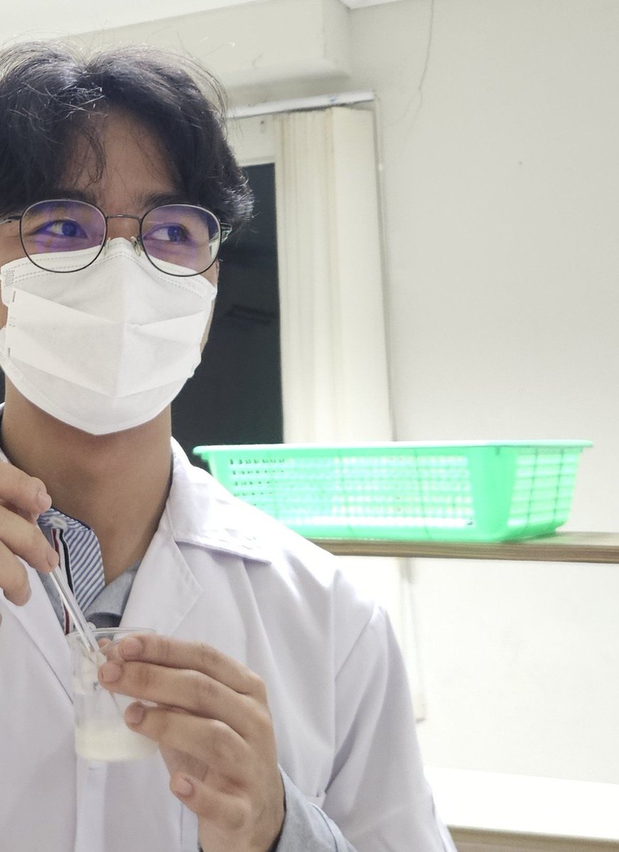alpukale's tweet photo. Praktikum dulu, soalnya kalo praktik cinta sama kamu bakal banyak calon anak yg terbuang hmzzz.

Btw ini aku lagi buat vaksin anti korupsi yh, tinggal disuntikin ke pejabat, nanti virus-nya bakal ngedeteksi kelakuan bejat mereka, terus matiin mereka deh~ https://t.co/vU7E508KQV