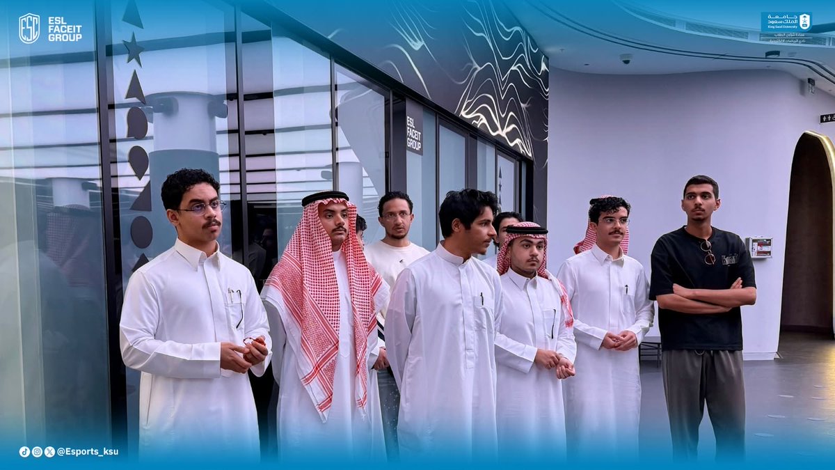 Esports_ksu's tweet photo. سعدنا بزيارة أعضاء نادي الرياضات الإلكترونية إلى ESL FACEIT Group والتعرّف على كواليس العمل والتشغيل في قطاع الإيسبورت، والاستفادة من خبرات وتجارب فريق العمل 🎮

كل الشكر لهم على حفاوة الاستقبال وإثراء تجربة أعضائنا بالمعرفة والخبرة 🤍 https://t.co/aY7xqrCtth