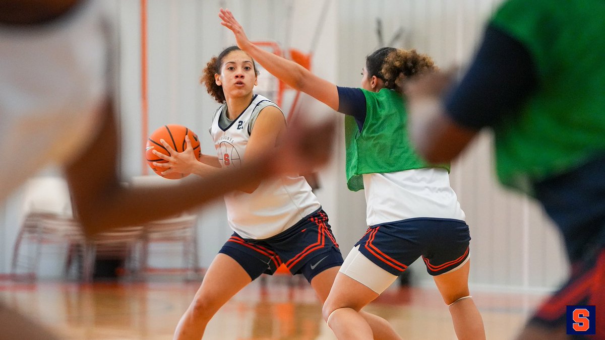CuseWBB's tweet photo. Wednesday with the squad 🧡🍊 https://t.co/LoyPydKZBW