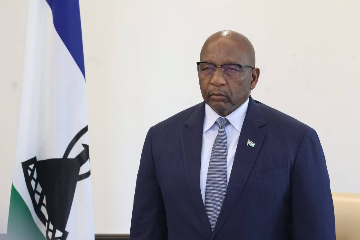 SADC_News's tweet photo. 𝗦𝗔𝗗𝗖 𝗦𝘂𝗺𝗺𝗶𝘁 𝗲𝗹𝗲𝗰𝘁𝘀 𝗜𝗻𝗰𝗼𝗺𝗶𝗻𝗴 𝗖𝗵𝗮𝗶𝗿𝗽𝗲𝗿𝘀𝗼𝗻 𝗼𝗳 𝘁𝗵𝗲 𝗢𝗿𝗴𝗮𝗻 𝗮𝗻𝗱 𝗮𝗽𝗽𝗼𝗶𝗻𝘁𝘀 𝗡𝗲𝘄 𝗗𝗲𝗽𝘂𝘁𝘆 𝗘𝘅𝗲𝗰𝘂𝘁𝗶𝘃𝗲 𝗦𝗲𝗰𝗿𝗲𝘁𝗮𝗿𝘆 𝗳𝗼𝗿 𝗥𝗲𝗴𝗶𝗼𝗻𝗮𝗹 𝗜𝗻𝘁𝗲𝗴𝗿𝗮𝘁𝗶𝗼𝗻

The Extraordinary Summit of the Heads of State and Government of the Southern African Development Community (SADC) was held virtually on 21 October 2026 under the Chairpersonship of His Excellency Matamela Cyril Ramaphosa, President of the Republic of South Africa.

Among the key decisions taken, Summit elected the Right Honourable Mr. Ntsokoane Samuel Matekane, Prime Minister of the Kingdom of Lesotho, as the Incoming Chairperson of the SADC Organ on Politics, Defence and Security Cooperation. His election completes the Organ Troika, joining His Majesty King Mswati III of the Kingdom of Eswatini as the Current Organ Chairperson and His Excellency Professor Arthur Peter Mutharika, President of the Republic of Malawi, Outgoing Chairperson.

Summit approved the appointment of Ms. Treasure Thembisile Maphanga, a continental trade, industrial policy, digital economy and institutional development executive from the Kingdom of Eswatini, as the new SADC Deputy Executive Secretary for Regional Integration. 
Read the full Press Release with the key outcomes of the 

Extraordinary Summit through this link: https://t.co/hrH1nvG71Y
