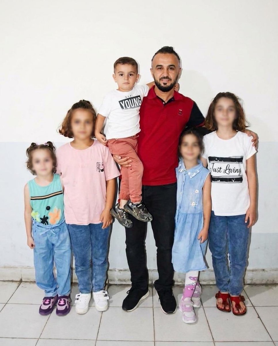 otekicocuk_x's tweet photo. 5 çocuk babası Mehmet Can Kandemir 2019 yılından beri Muş Cezaevi’nde. 
Eşi:
“Eşim beş buçuk yıldır tutuklu. Ve ben 5 küçük çocukla mağdurum. Eşim suçsuz günahsız yatıyor."
AİHM kararları gerekleri yerine getirilsin.

@MucellaYapici1 
AbdullahDede İçinYaz https://t.co/up0gvL0BMB