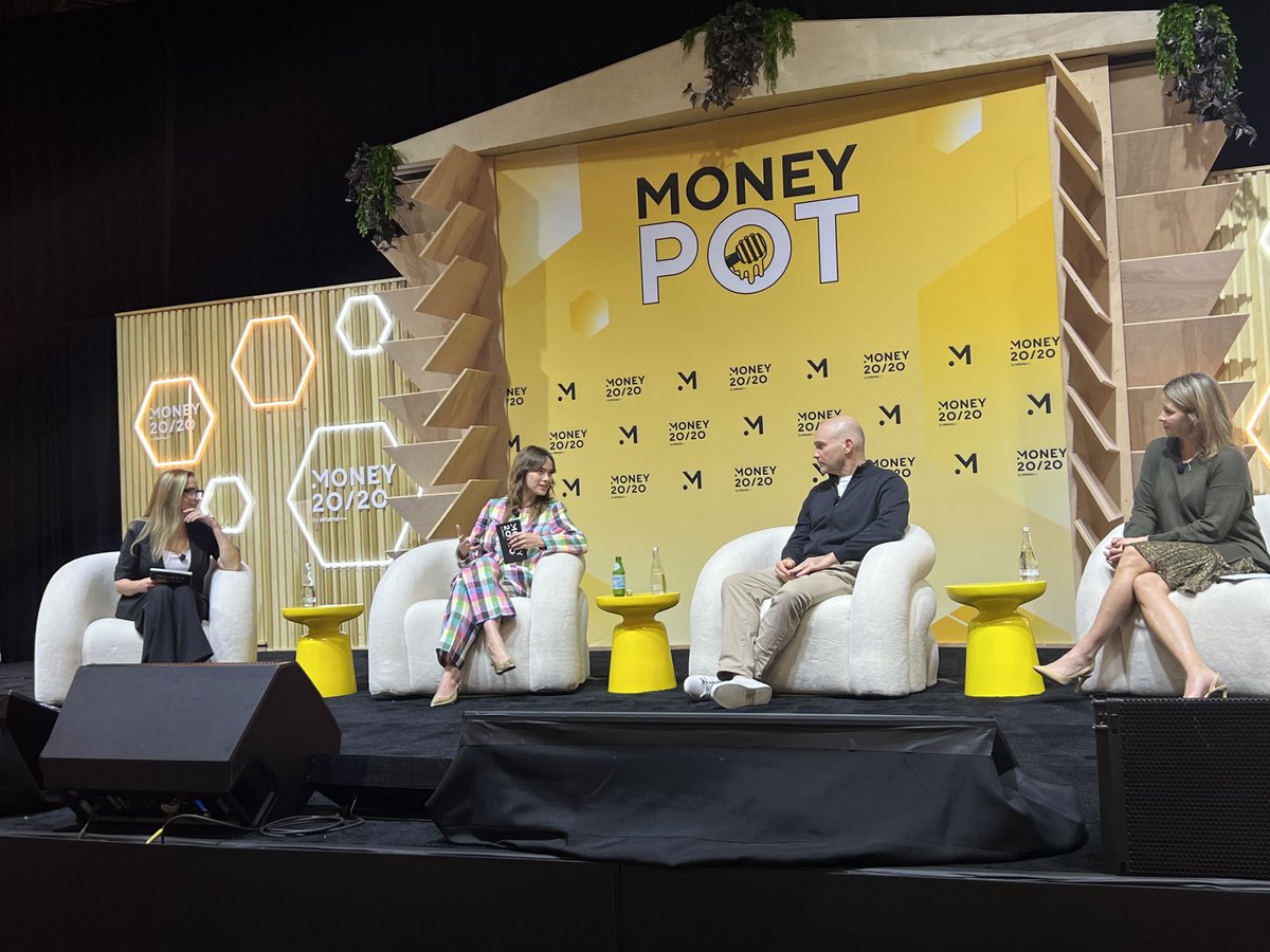 Plaid's tweet photo. “Trust is crucial, and Plaid has become a brand people trust for sharing their financial data securely. We believe that when people have access to their data, they have better financial outcomes."

🎤 CMO @hhsayshello closing us out at @money2020, in conversation with @jpmorgan, @i2cinc, and @GOLDCOUNCIL on building narratives people believe in.