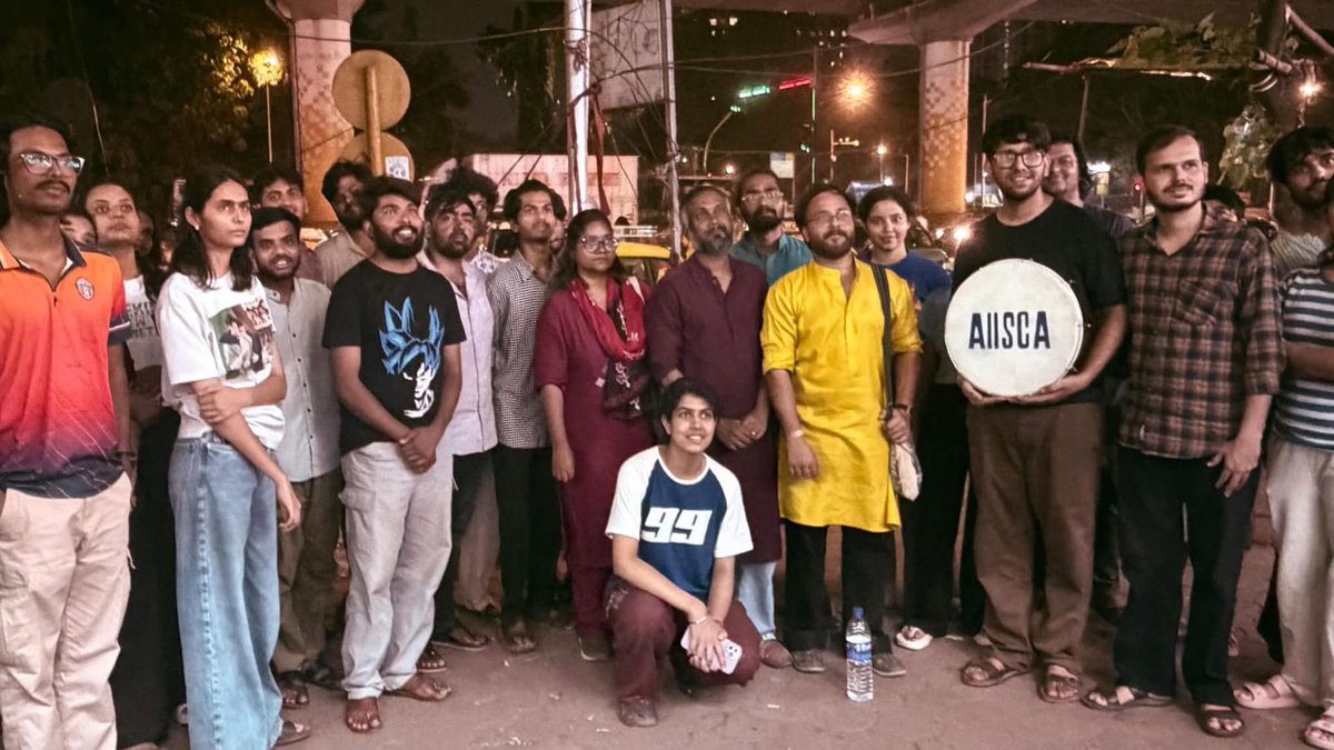 deepali_writes's tweet photo. A productive meeting with students of the Tata Institute of Social Sciences (TISS), Mumbai, to strengthen our collective struggle for Justice for Sahil Wakode.
The fight for justice continues until justice is served!
#JusticeForSahilWakode #FightForJustice #studentunity https://t.co/TLiS9nUowi