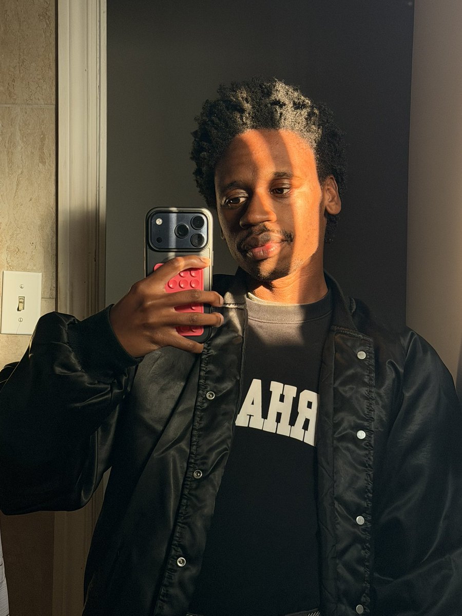 ninesandsixes's tweet photo. okay hi new and old friends
im alice
i live in nyc (and sometimes mtl)
i do photography and videography
i love movies, music, and visual arts 

that’s all from me, thank you <3 https://t.co/MX3eJ7d8cd