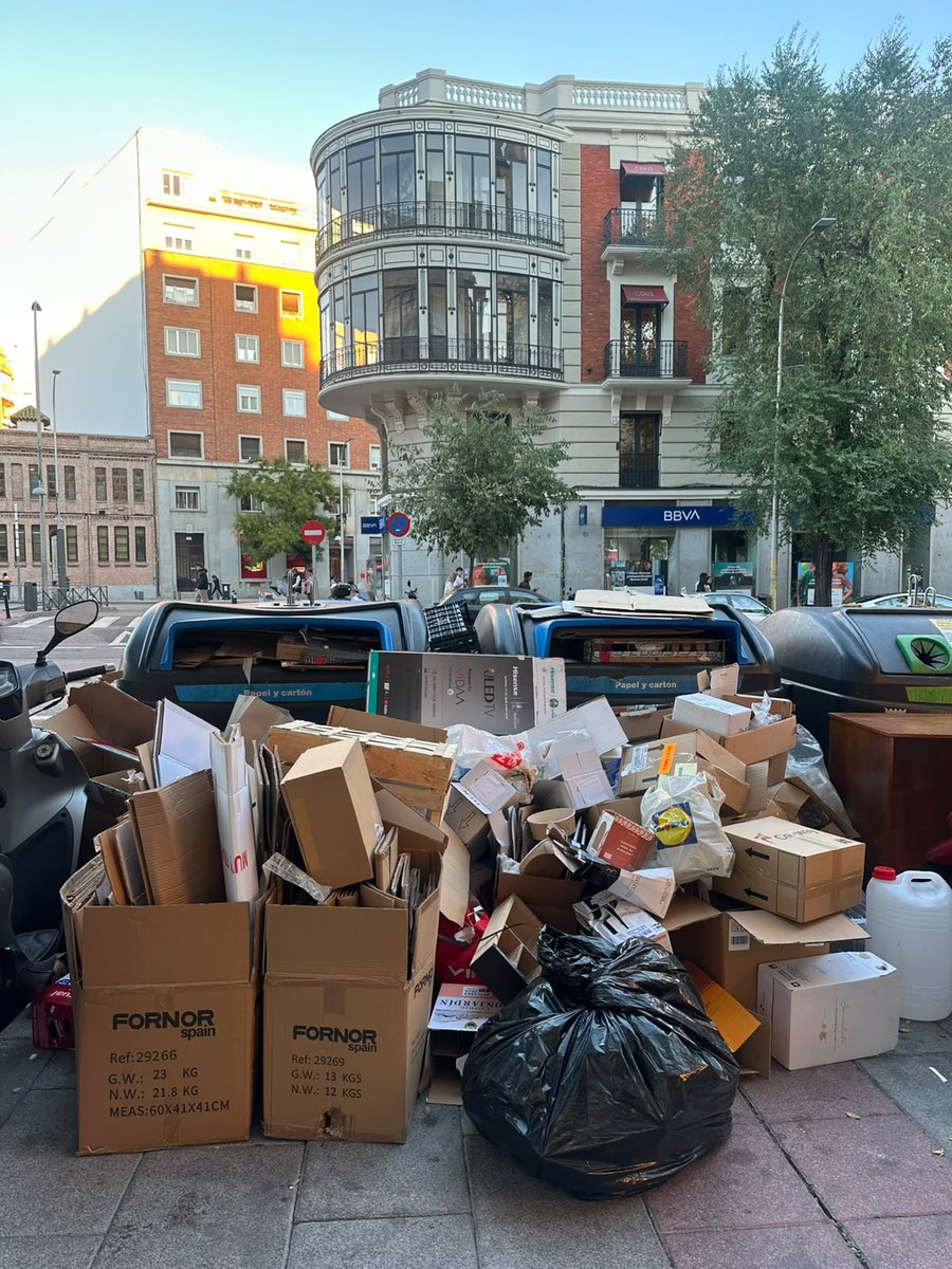 ignaciobenitop's tweet photo. Seguimos para bingo.

Así está hoy Tetuán.

Menos motosierra y más limpiar la mierda. https://t.co/9pLpwOurki