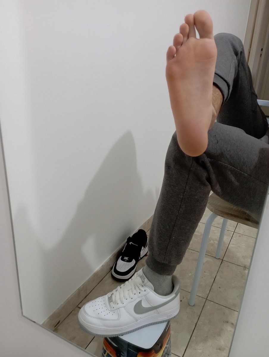 Thomas_feet38 tweet picture